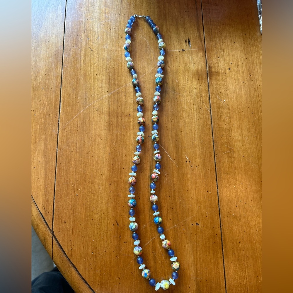 NWOT Stunningly Beautiful Glass Beaded Necklace 15” Length